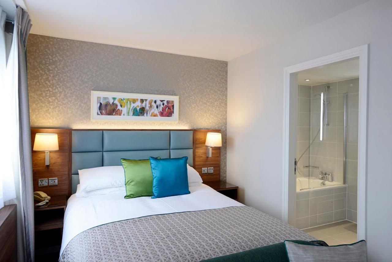 The Lensbury Resort Teddington Bagian luar foto