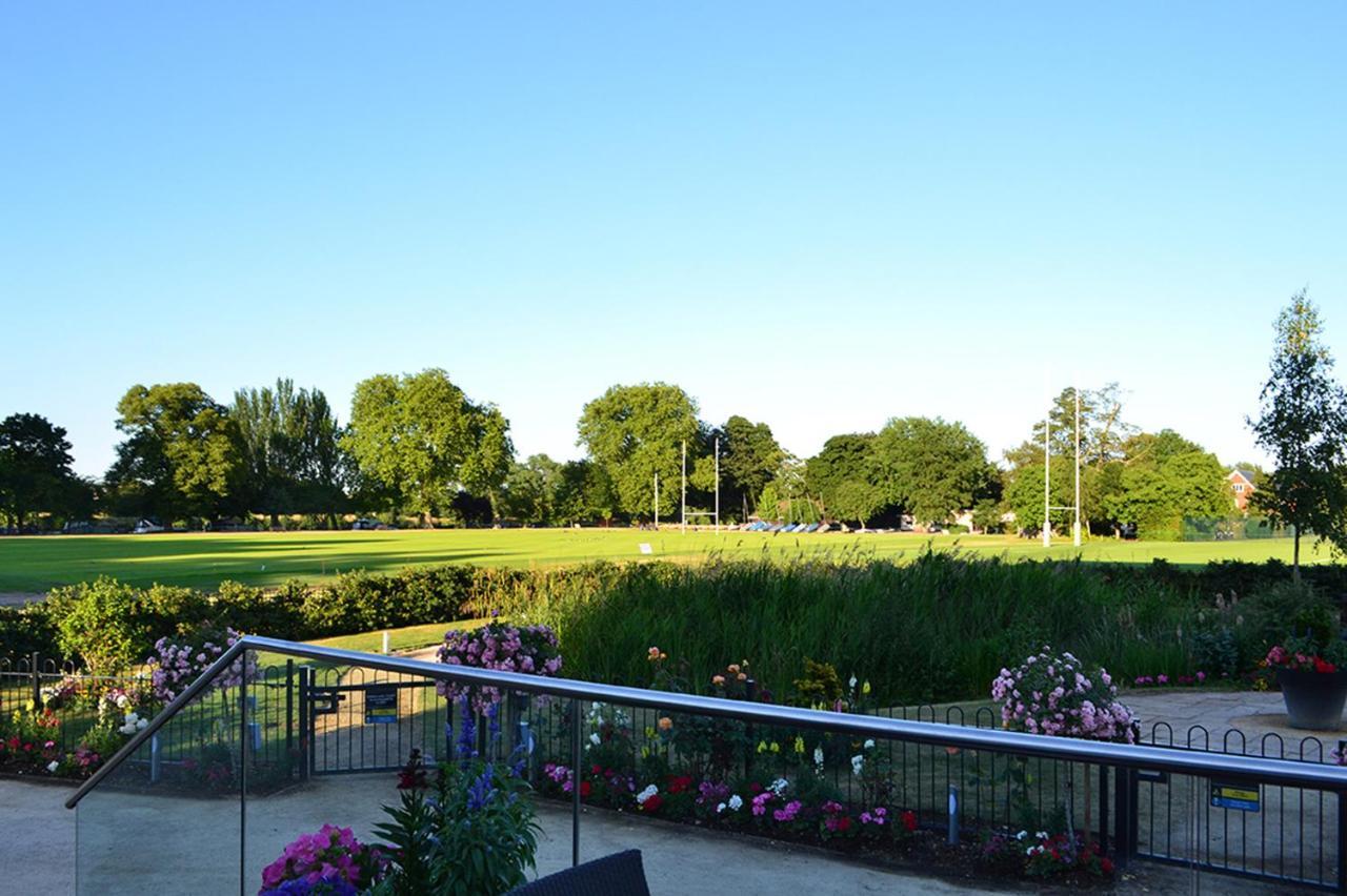 The Lensbury Resort Teddington Bagian luar foto