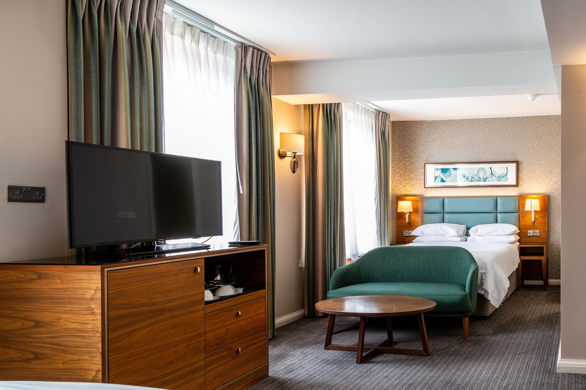 The Lensbury Resort Teddington Bagian luar foto