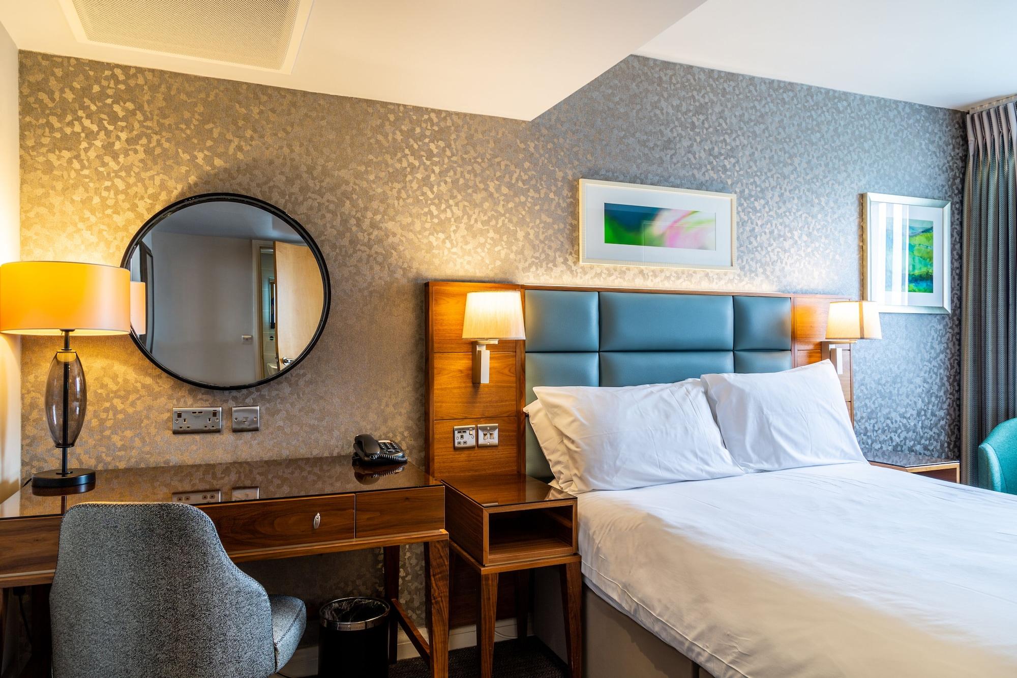 The Lensbury Resort Teddington Bagian luar foto