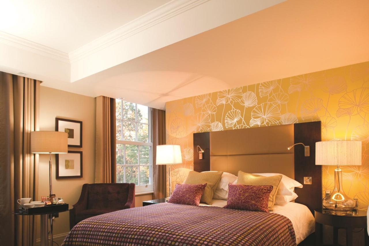 The Lensbury Resort Teddington Bagian luar foto