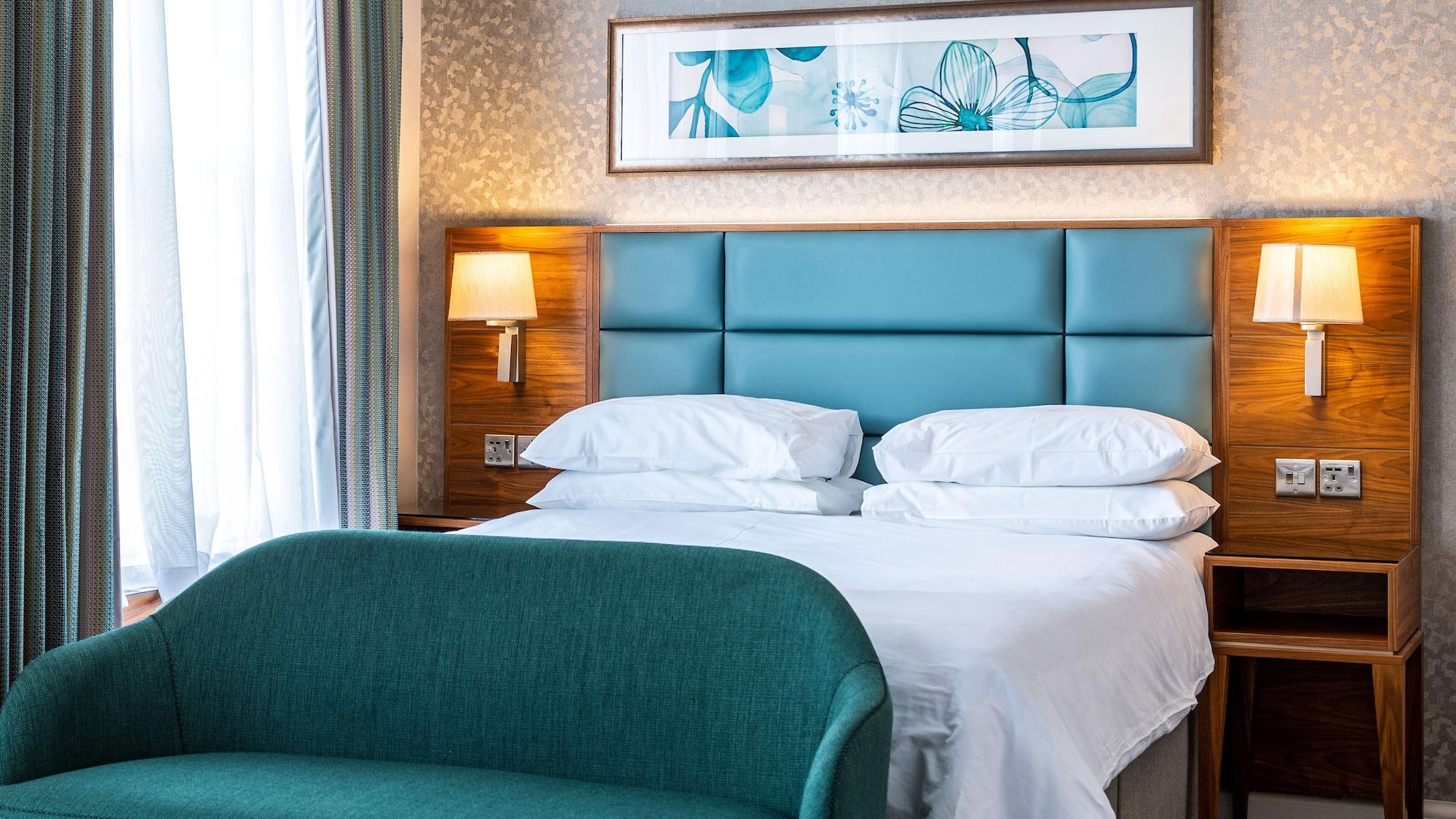 The Lensbury Resort Teddington Bagian luar foto