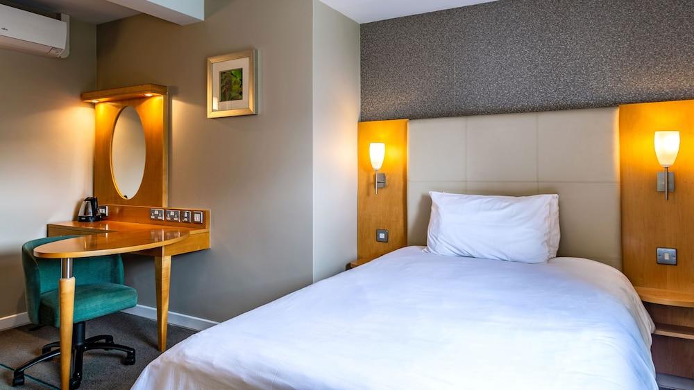 The Lensbury Resort Teddington Bagian luar foto